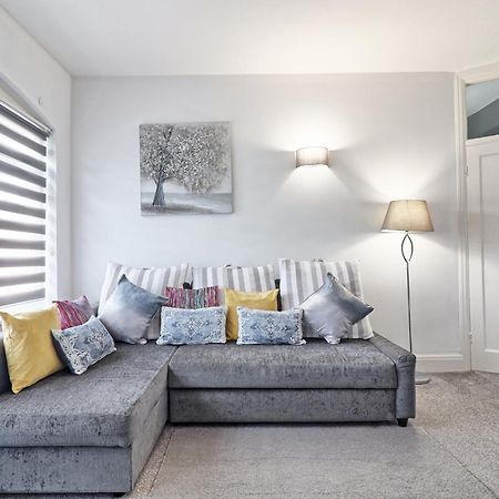 Luxury 3-Bed Apartment Near To London With Parking ホーンチャーチ エクステリア 写真