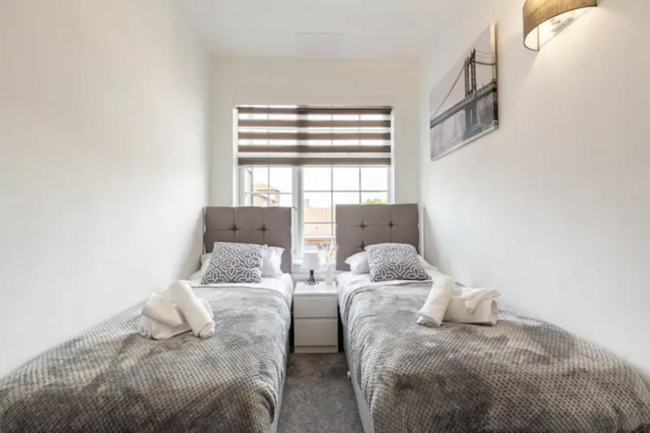 Luxury 3-Bed Apartment Near To London With Parking ホーンチャーチ エクステリア 写真