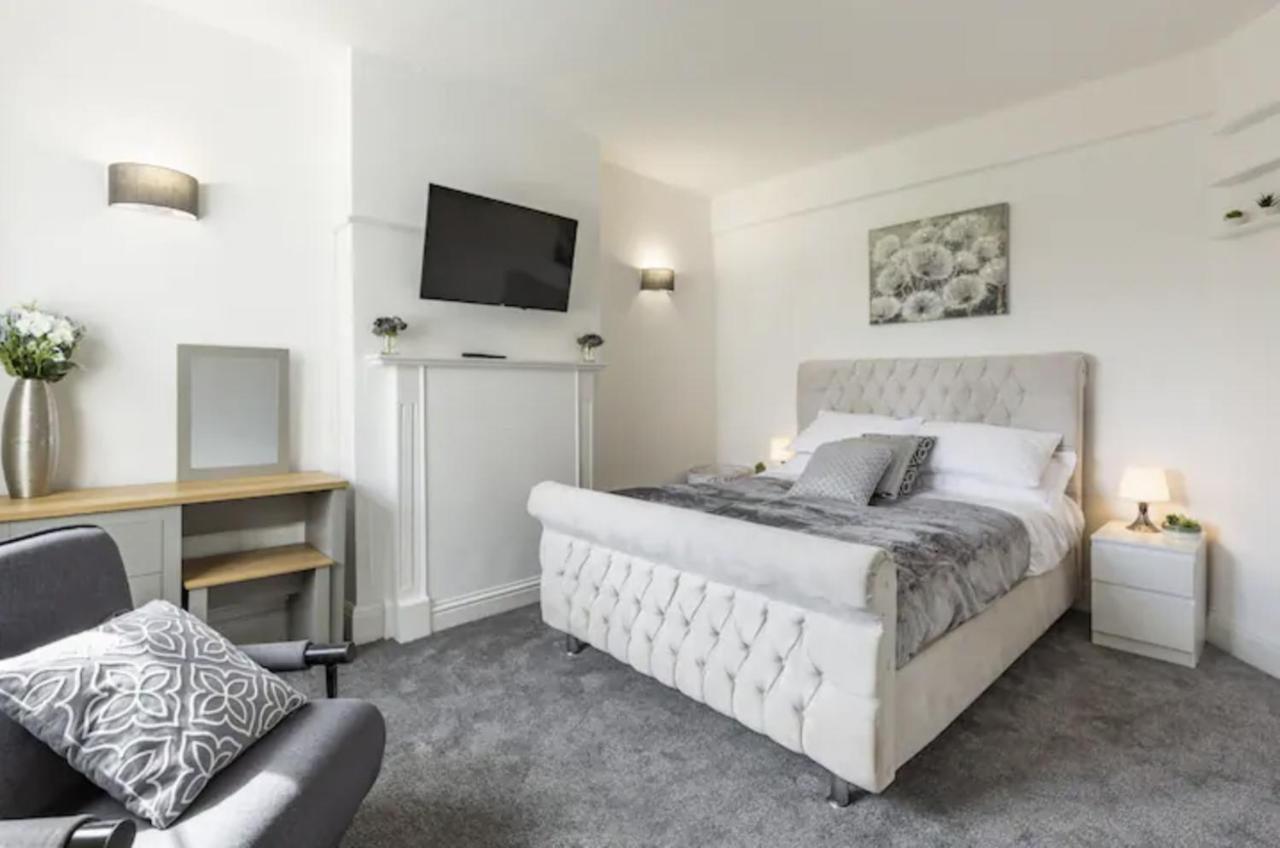 Luxury 3-Bed Apartment Near To London With Parking ホーンチャーチ エクステリア 写真