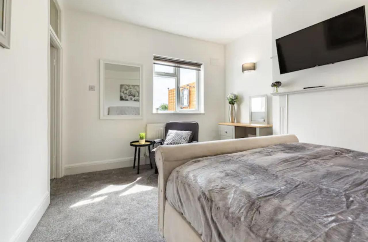 Luxury 3-Bed Apartment Near To London With Parking ホーンチャーチ エクステリア 写真