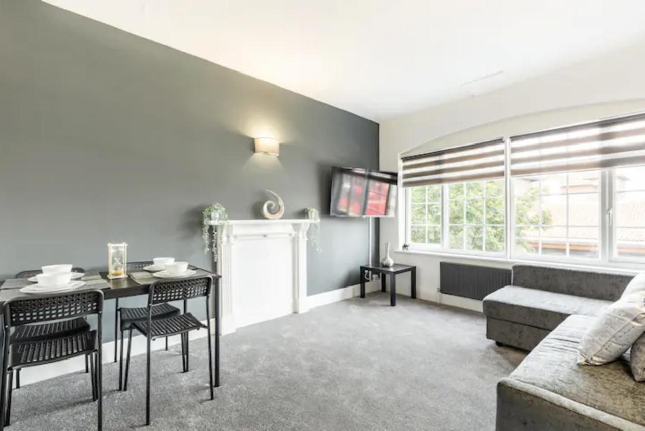 Luxury 3-Bed Apartment Near To London With Parking ホーンチャーチ エクステリア 写真