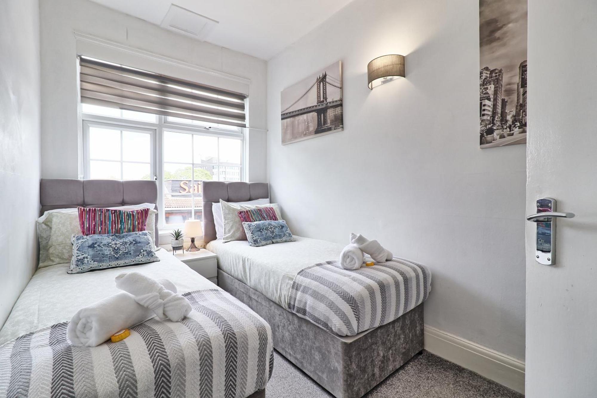 Luxury 3-Bed Apartment Near To London With Parking ホーンチャーチ エクステリア 写真