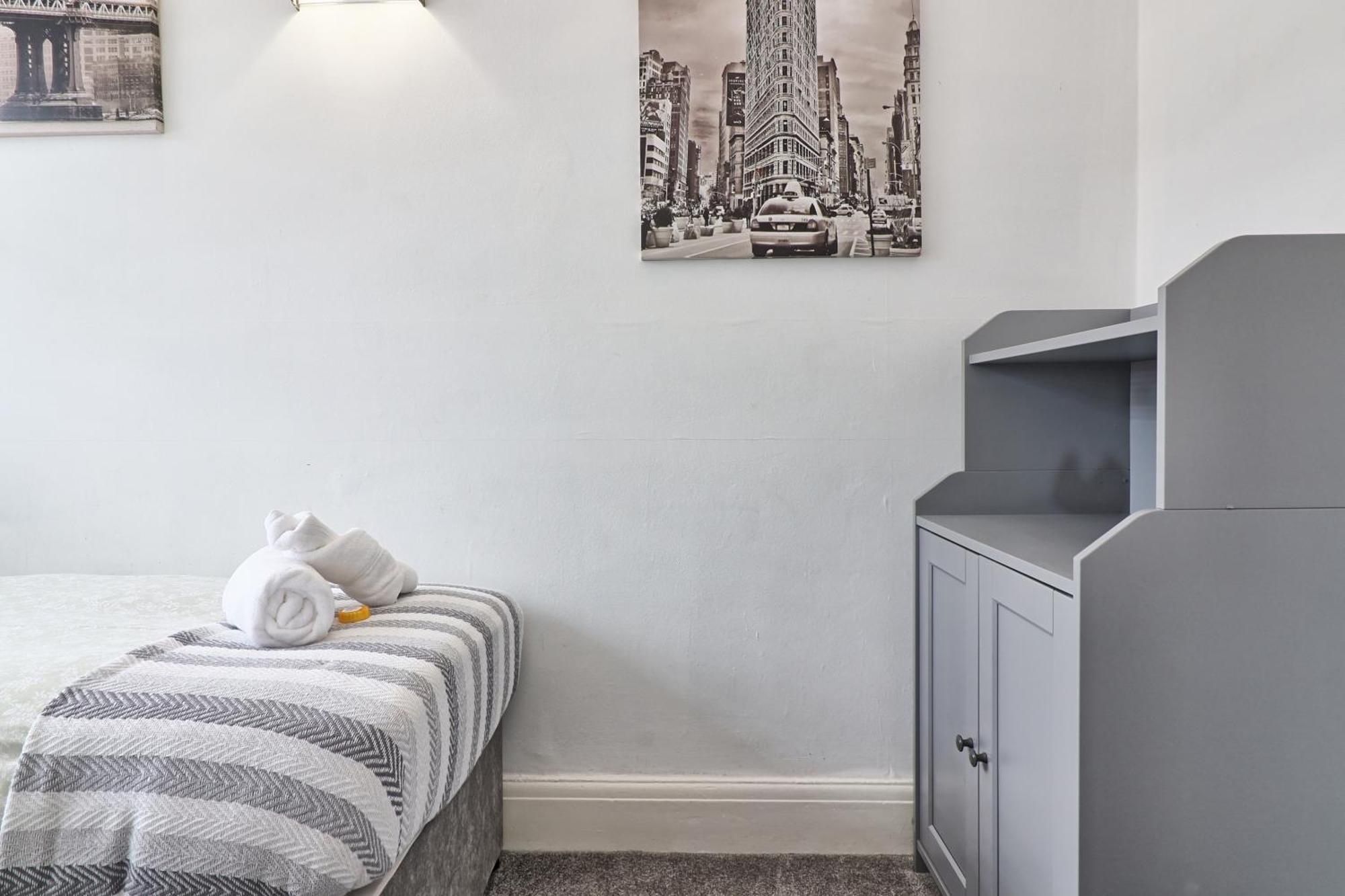 Luxury 3-Bed Apartment Near To London With Parking ホーンチャーチ エクステリア 写真