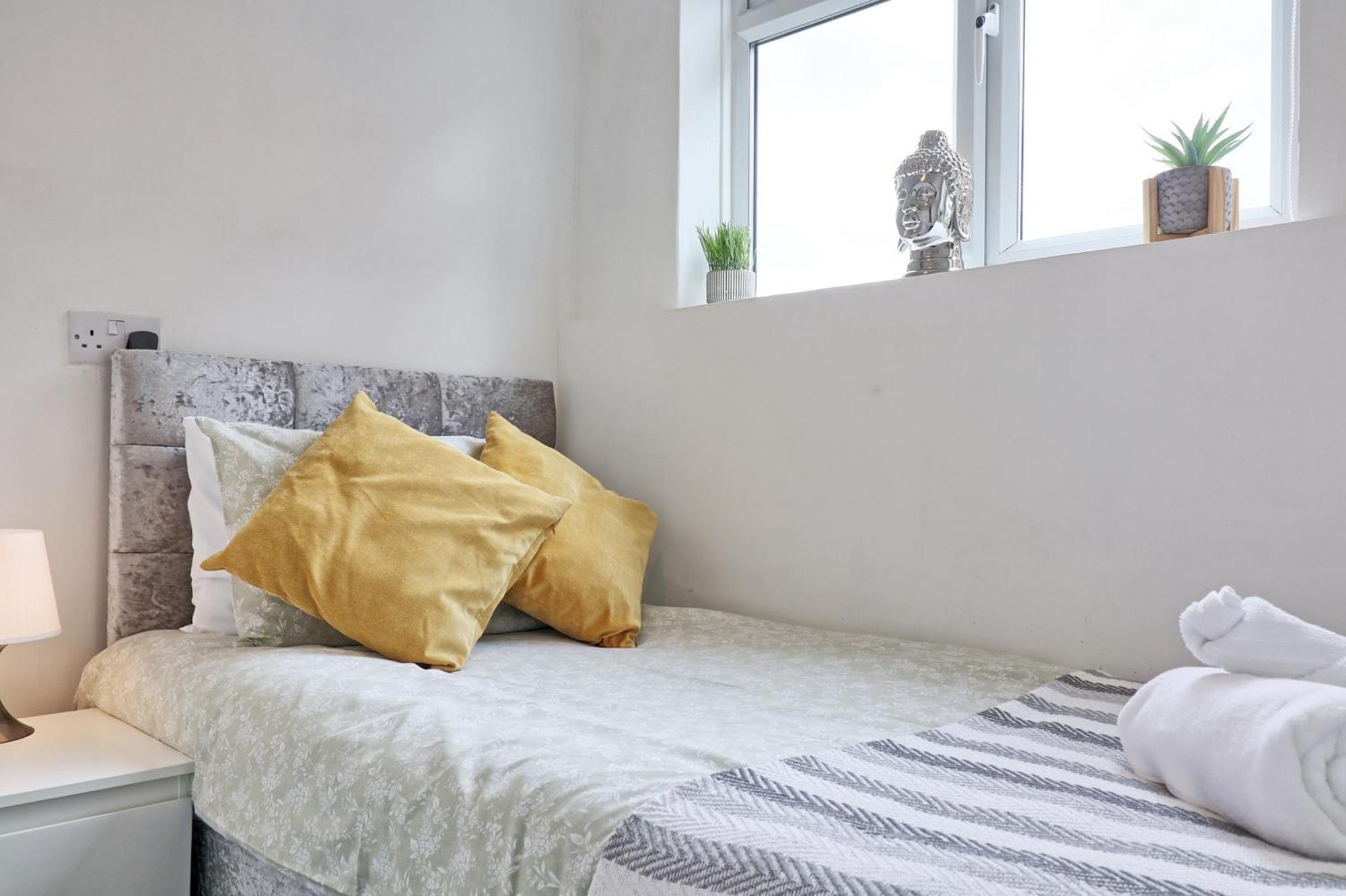 Luxury 3-Bed Apartment Near To London With Parking ホーンチャーチ エクステリア 写真
