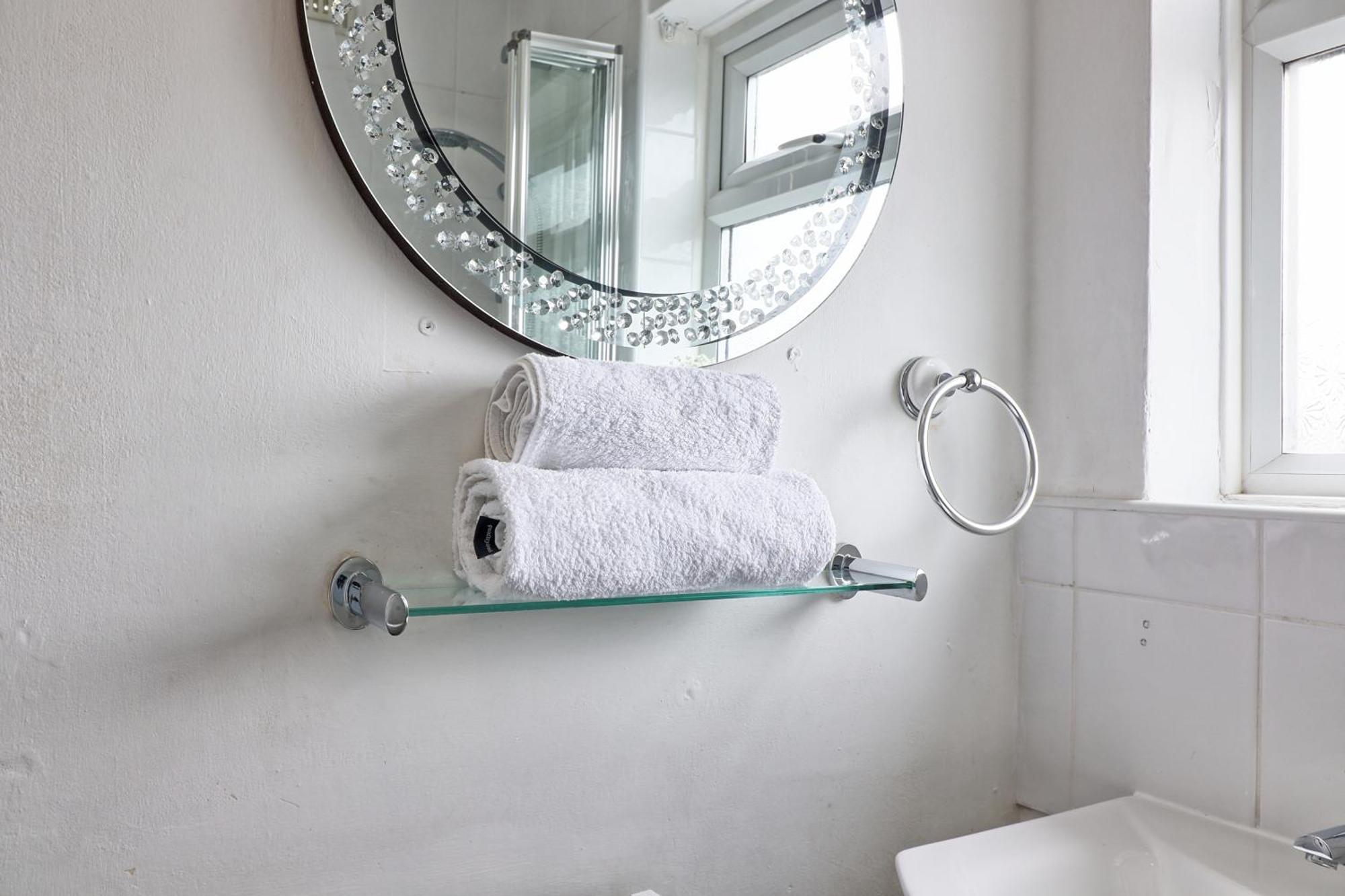 Luxury 3-Bed Apartment Near To London With Parking ホーンチャーチ エクステリア 写真
