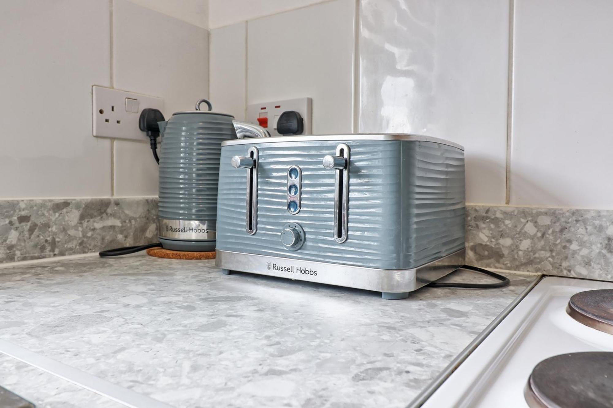 Luxury 3-Bed Apartment Near To London With Parking ホーンチャーチ エクステリア 写真