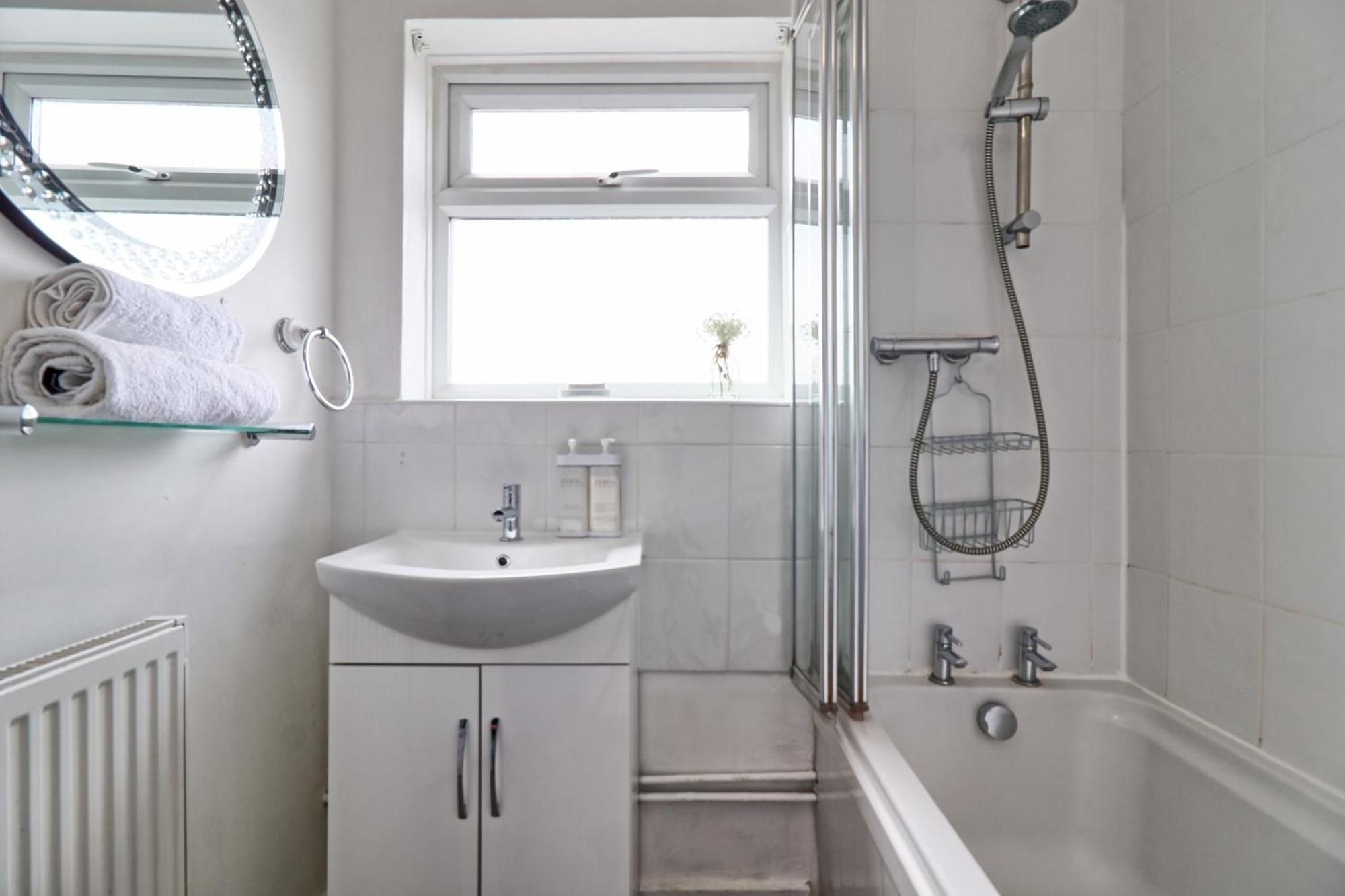 Luxury 3-Bed Apartment Near To London With Parking ホーンチャーチ エクステリア 写真