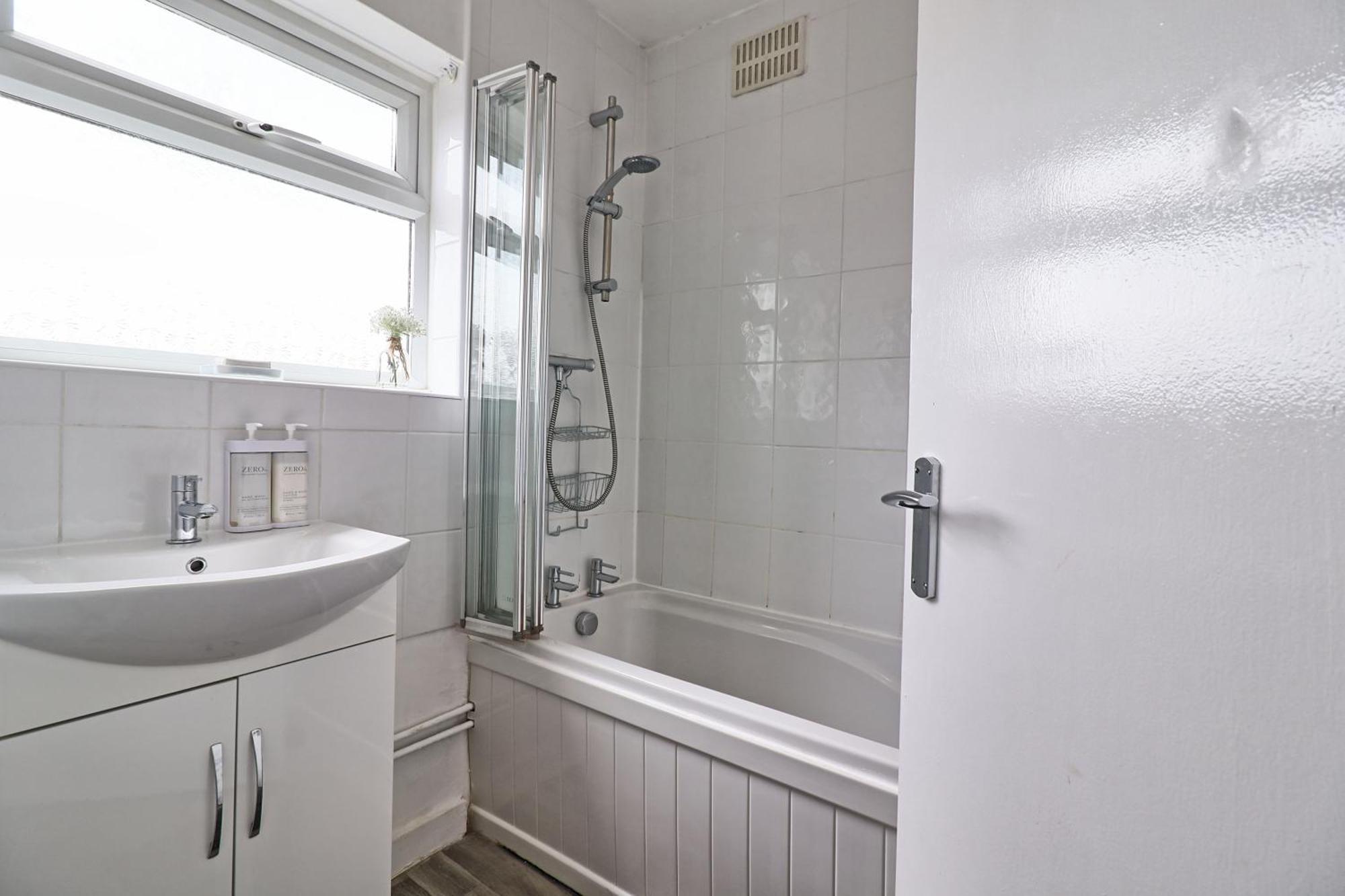 Luxury 3-Bed Apartment Near To London With Parking ホーンチャーチ エクステリア 写真