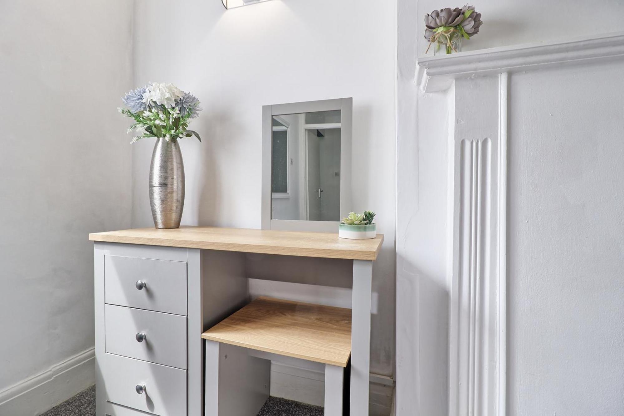 Luxury 3-Bed Apartment Near To London With Parking ホーンチャーチ エクステリア 写真