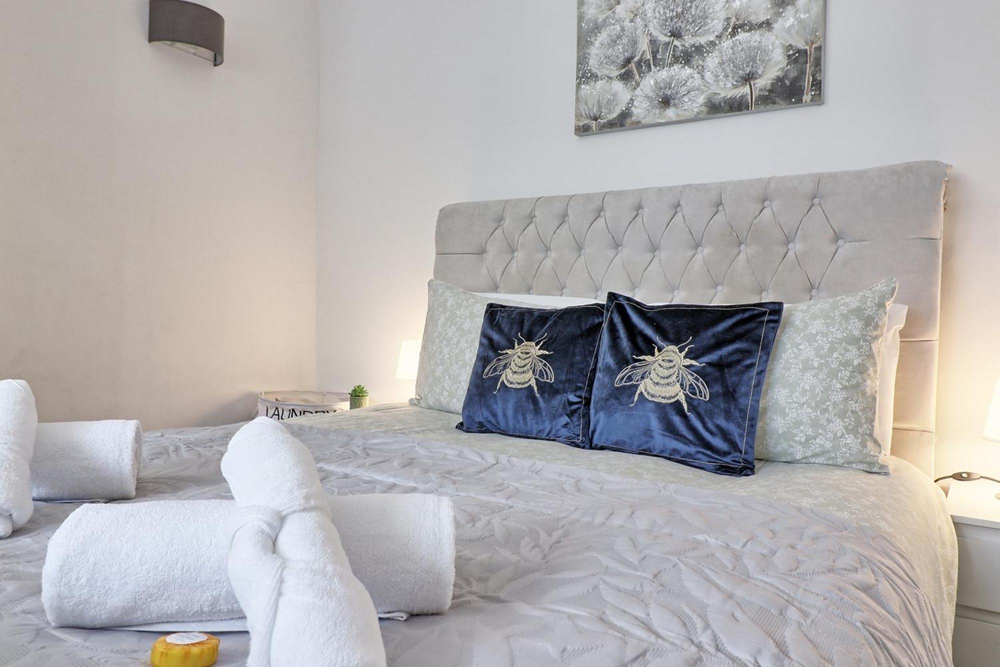 Luxury 3-Bed Apartment Near To London With Parking ホーンチャーチ エクステリア 写真