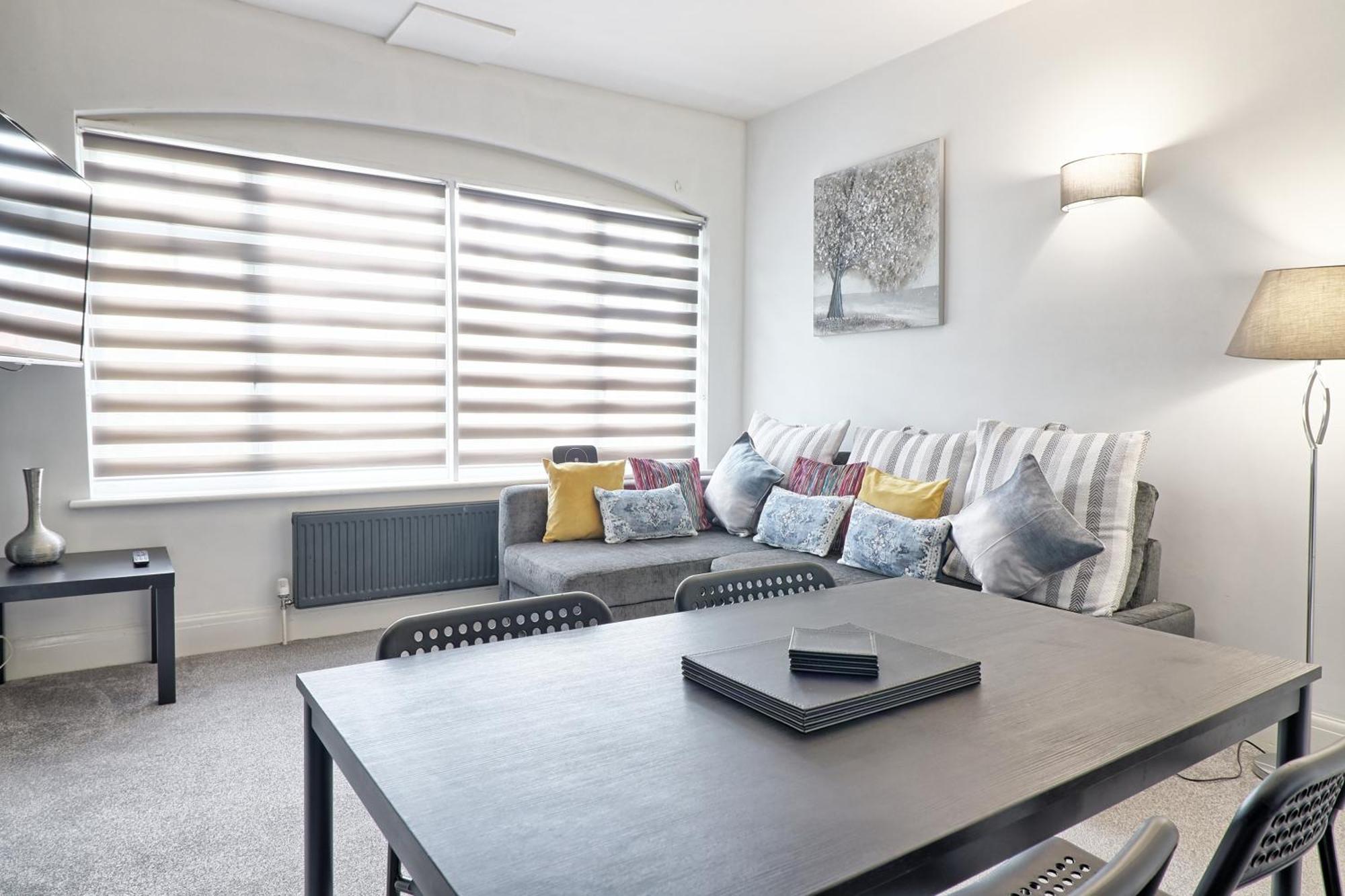 Luxury 3-Bed Apartment Near To London With Parking ホーンチャーチ エクステリア 写真