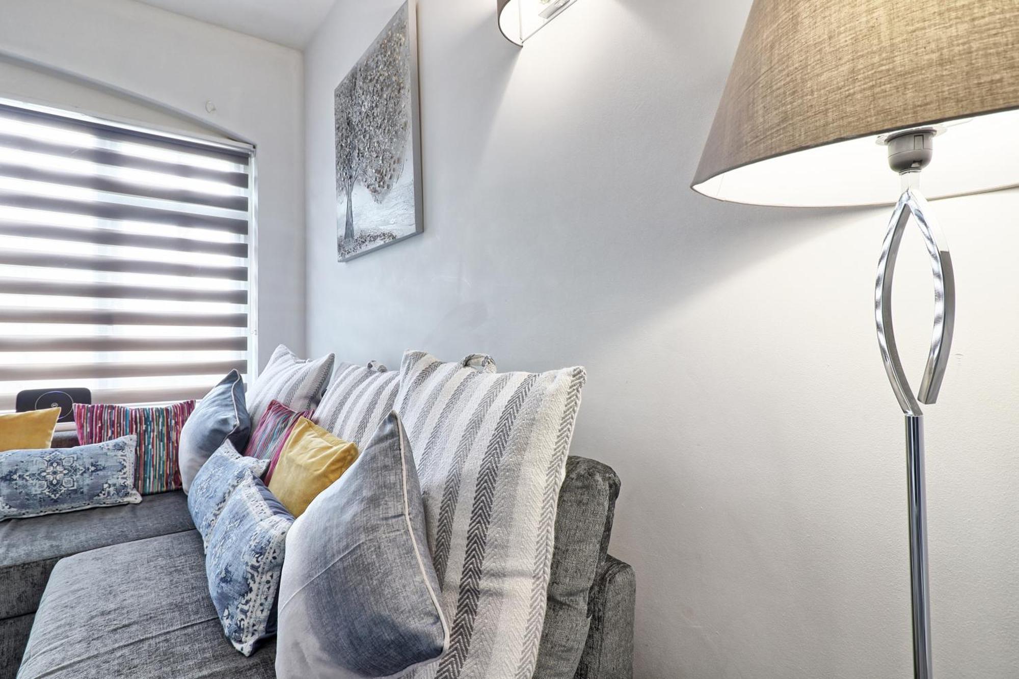 Luxury 3-Bed Apartment Near To London With Parking ホーンチャーチ エクステリア 写真