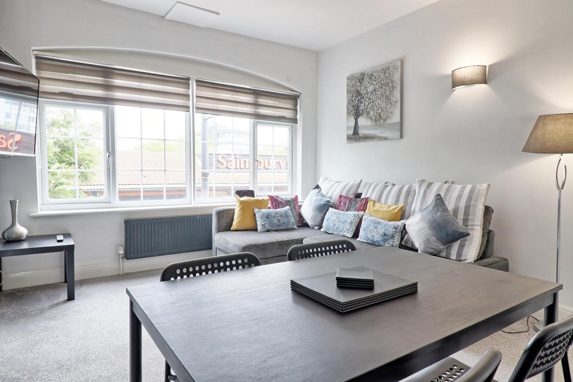 Luxury 3-Bed Apartment Near To London With Parking ホーンチャーチ エクステリア 写真