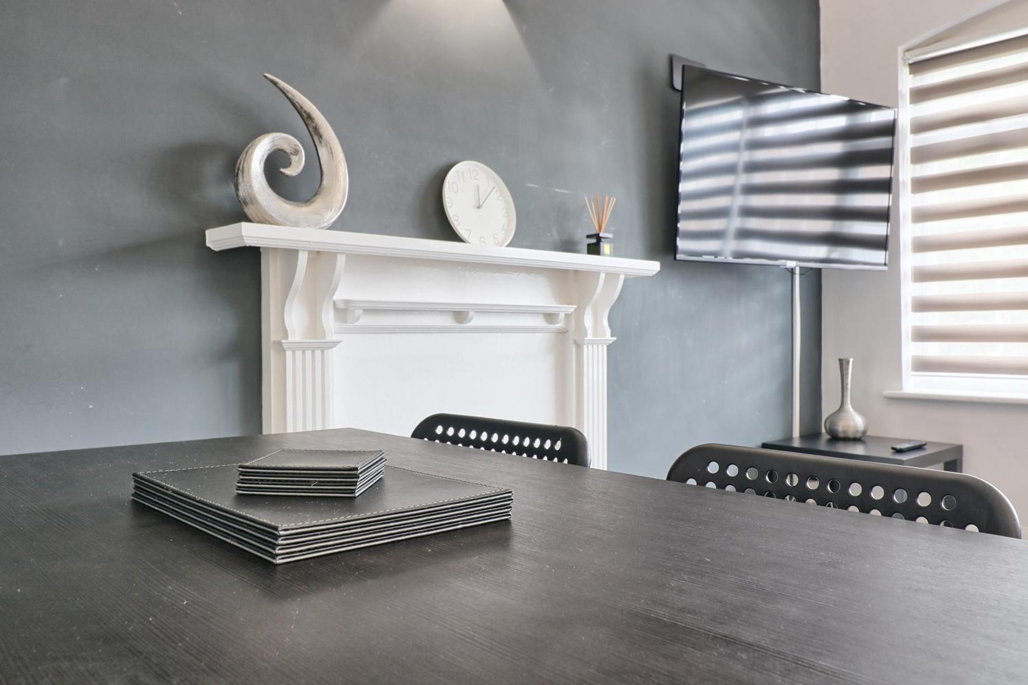 Luxury 3-Bed Apartment Near To London With Parking ホーンチャーチ エクステリア 写真